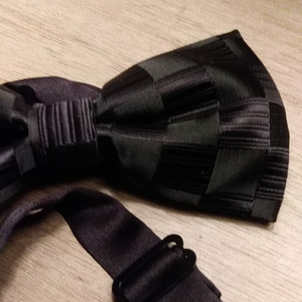BOW TIE - Picture 2 of 4
